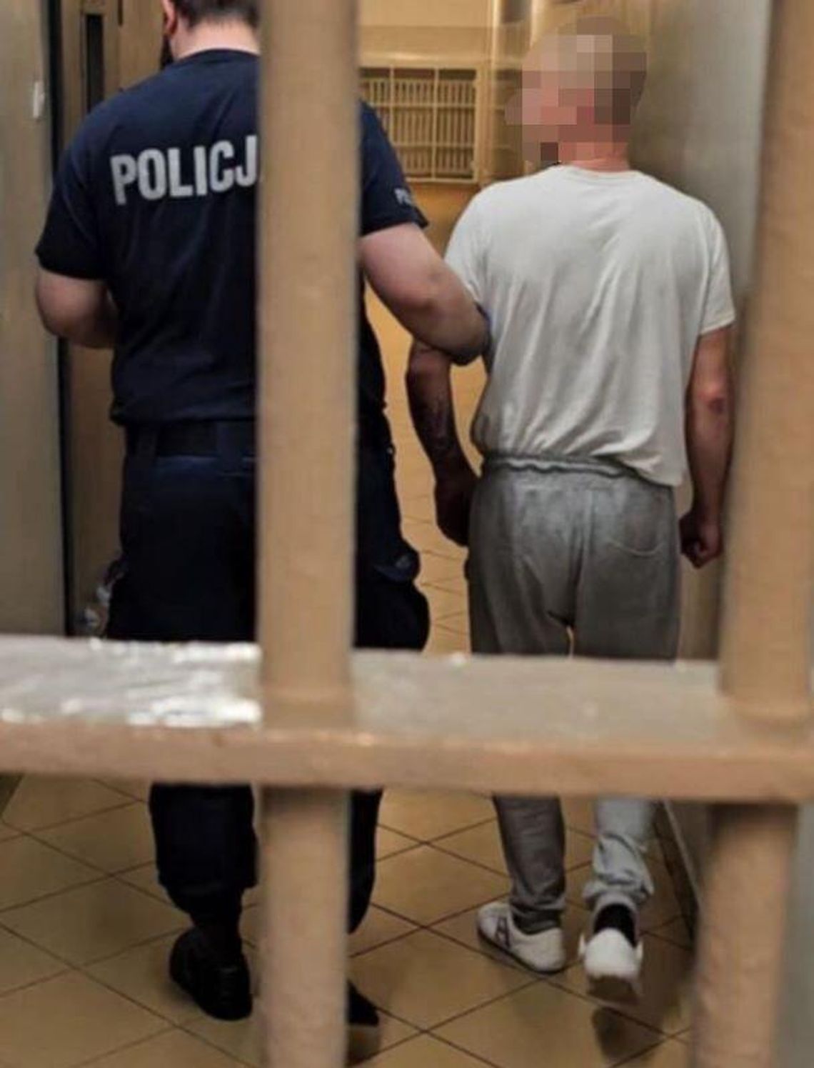 Powiedział, że czasem pali zioło. Miał w mieszkaniu ponad ćwierć kilograma haszyszu Powiedział, że czasem pali zioło. Miał w mieszkaniu ponad ćwierć kilograma haszyszu