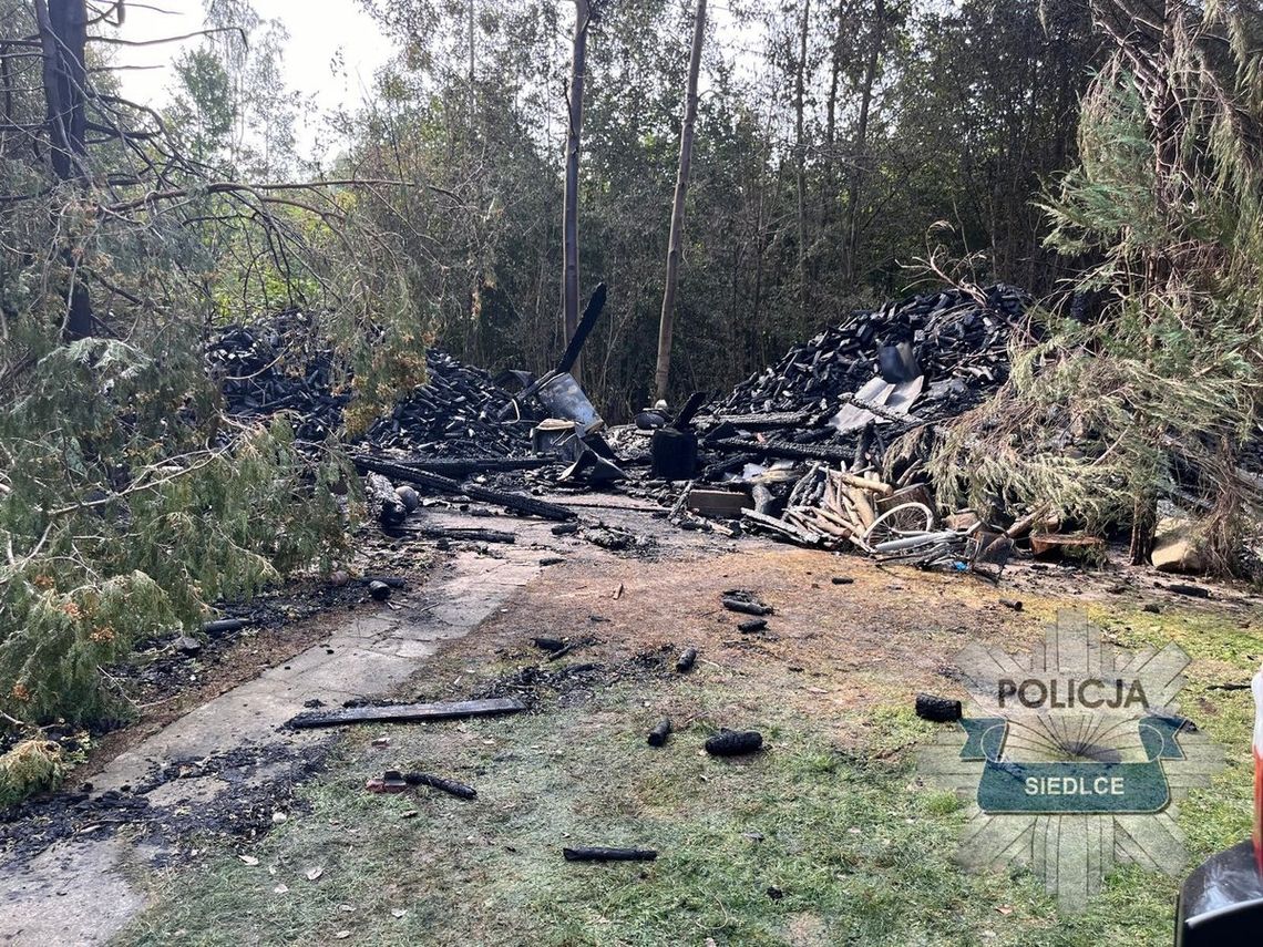 Pożar i eksplozja materiałów wybuchowych w stodole. W zgliszczach znaleziono ciało mężczyzny [FOTO]