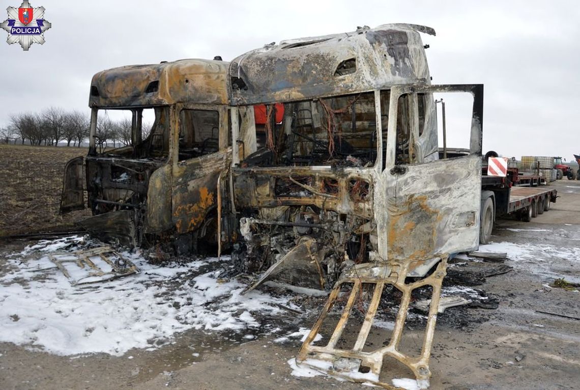 Pożar na terenie firmy usługowej. Spłonęły ciężarówki, naczepy i kombajn - straty sięgają 1,5 mln zł