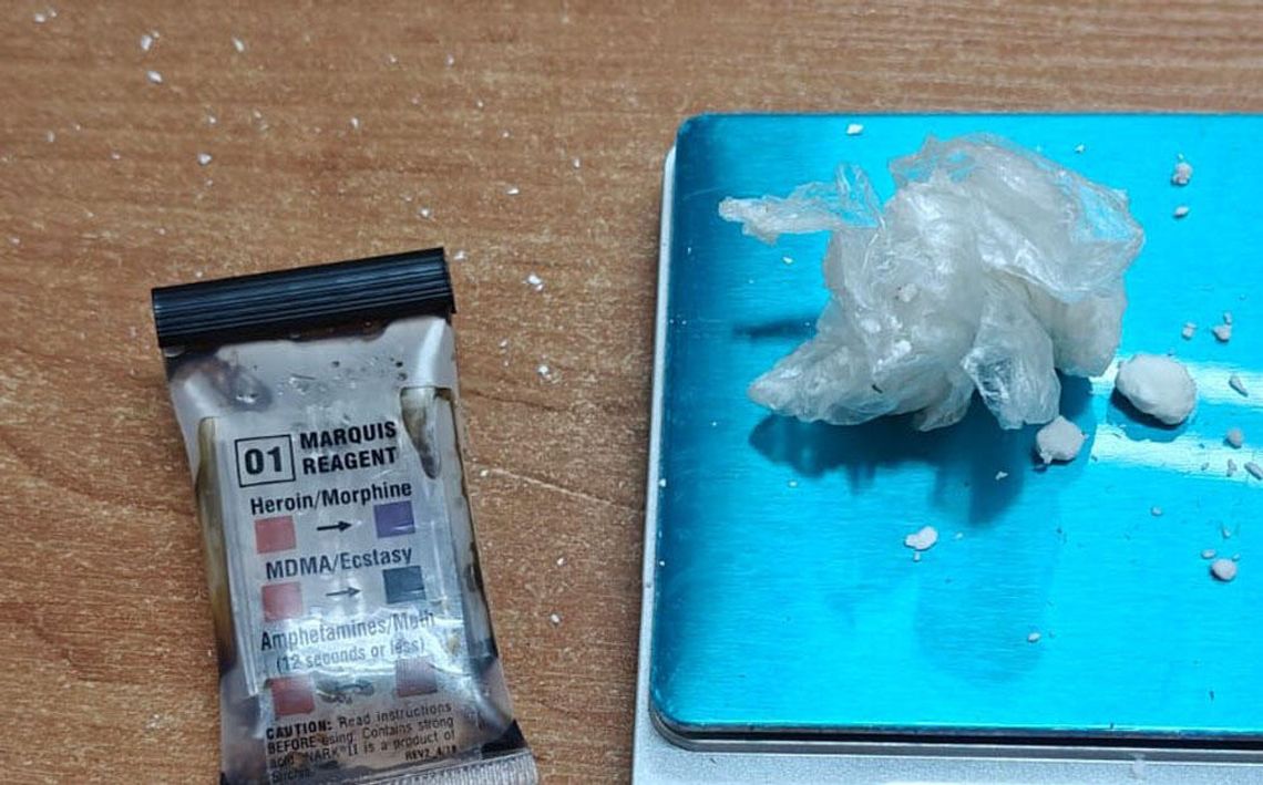 Pracownica Domu Pomocy Społecznej znalazła narkotyki u podopiecznej. Biały proszek leżał na stoliku