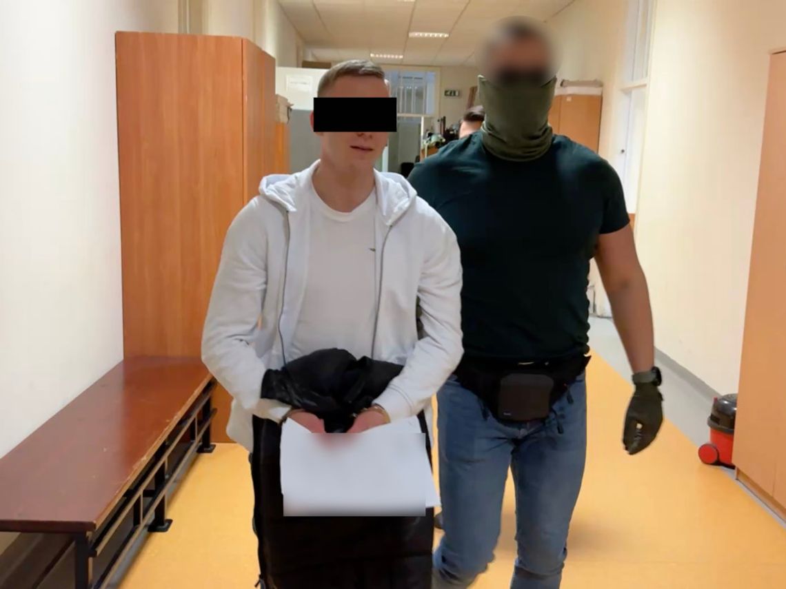 „Praski doktor” w rękach policji. Przyjmował zamówienia komunikatorem i dostarczał narkotyki do bram „Praski doktor” w rękach policji. Przyjmował zamówienia komunikatorem i dostarczał narkotyki do bram