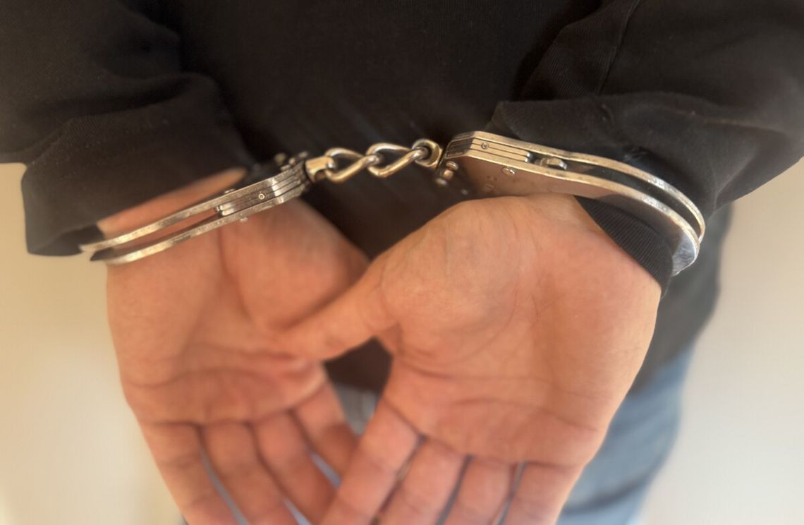 Próbował podciąć gardło znajomemu, wcześniej wybił oko 42-latkowi. Recydywista w rękach policji Próbował podciąć gardło znajomemu, wcześniej wybił oko 42-latkowi. Recydywista w rękach policji