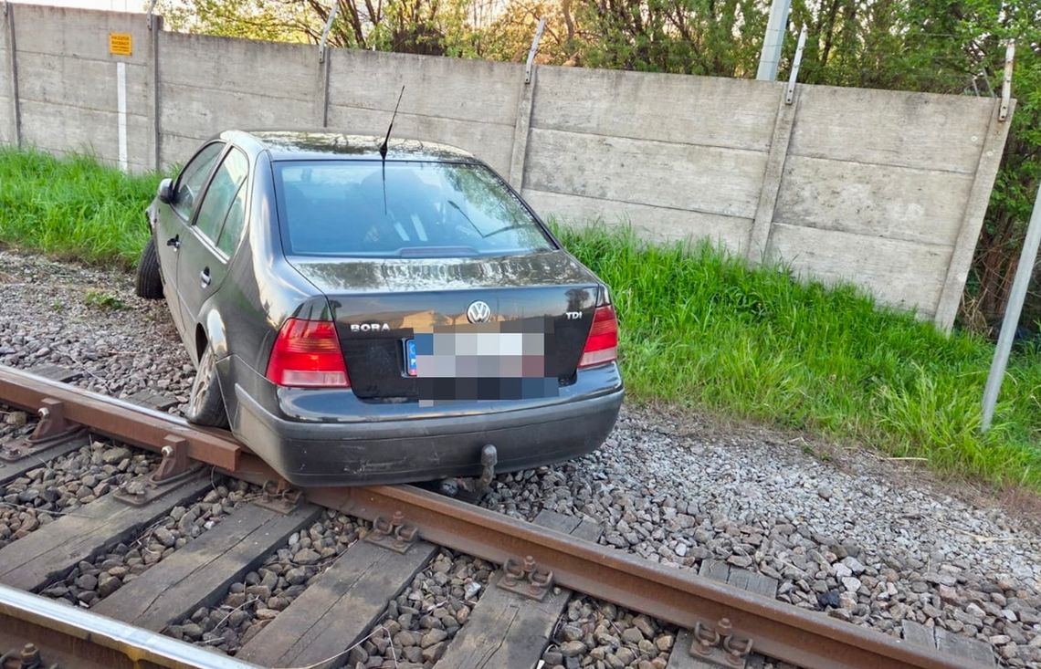 Próbował uciec policji, ale Bora jednak nie pojechała po torach. Mężczyzna został zatrzymany