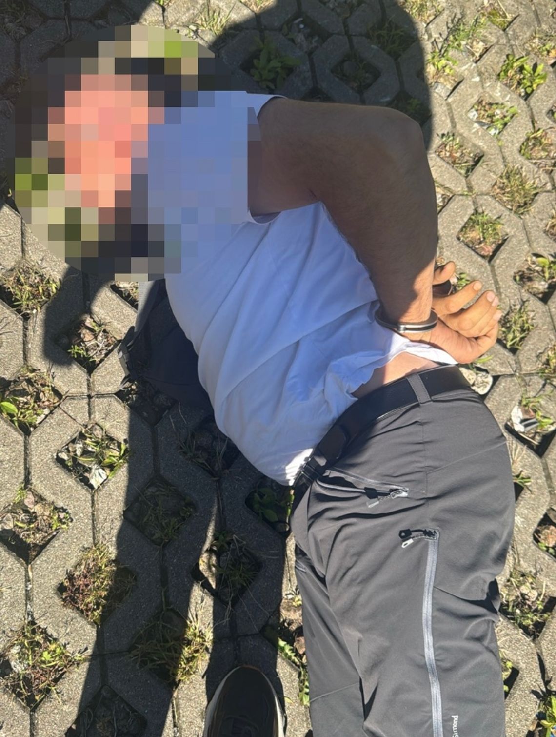 Próbował ukraść Audi i Volkswagena, ale udało się dopiero z Mercedesem. Został zatrzymany przez kryminalnych