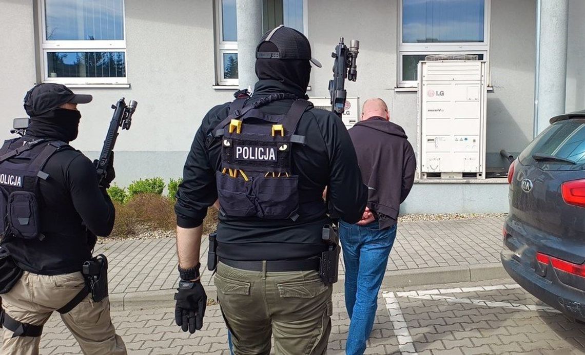 Próbował włamać się do bankomatu. Uciekł po nieudanej próbie, dopadli go po dwóch miesiącach