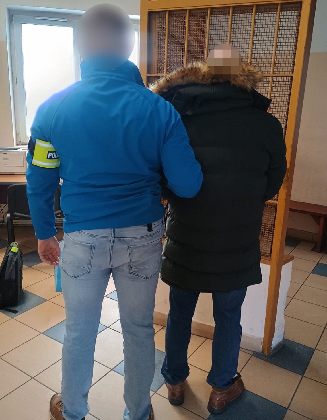 Próbował zapłacić w markecie fałszywą stówką. Potem tłumaczył, że wydali mu ją u lekarza