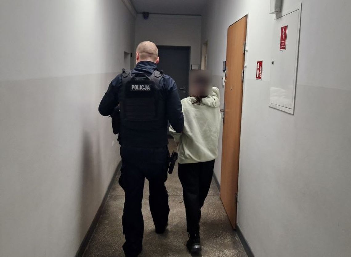 Próbowała wmówić policjantom, że narkotyki to pokruszony antybiotyk. Policjanci zatrzymali 21-latkę