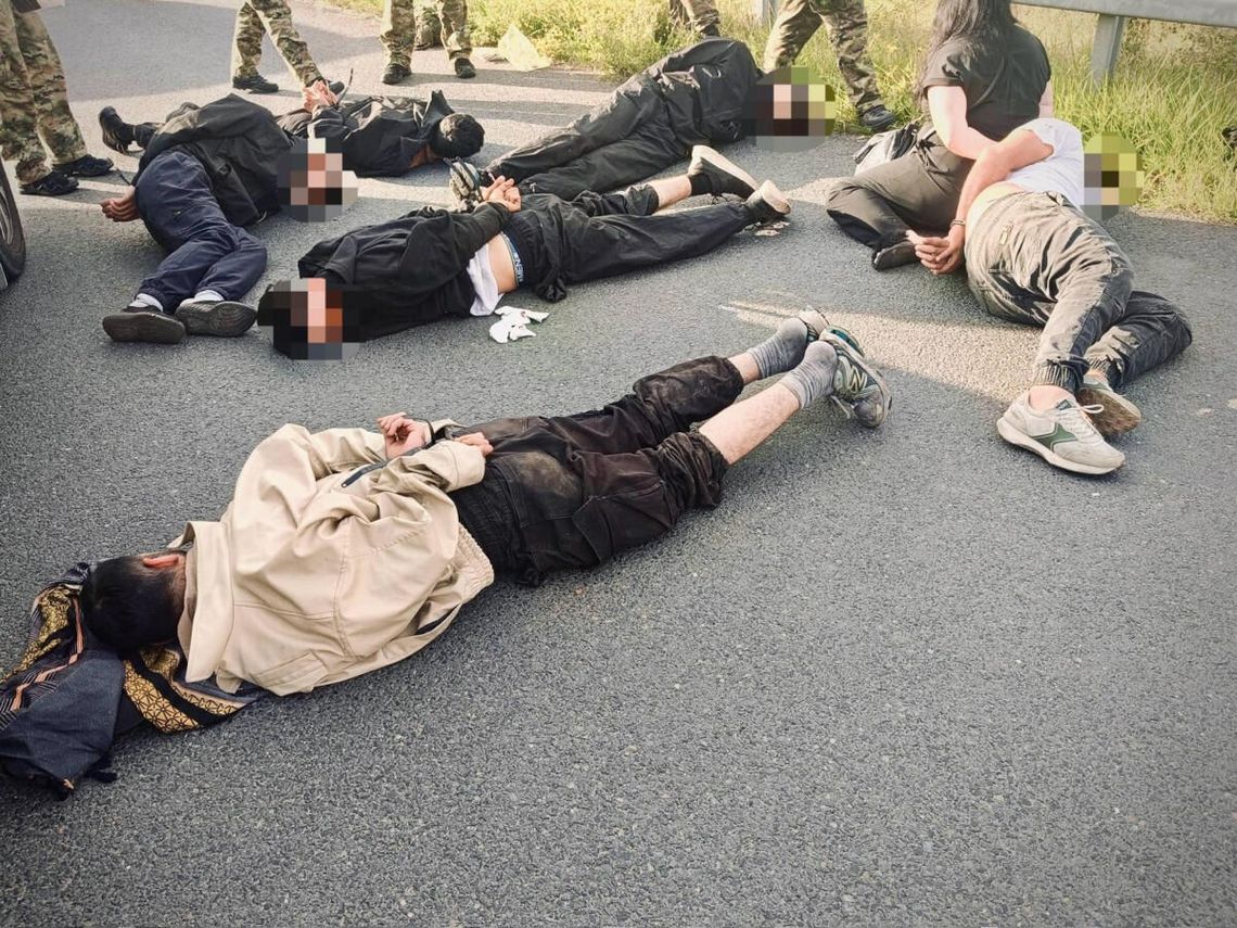 Próbowali przewieźć migrantów przez Polskę do Niemiec. Gruzin i Ukrainka zatrzymani na krajówce Próbowali przewieźć migrantów przez Polskę do Niemiec. Gruzin i Ukrainka zatrzymani na krajówce