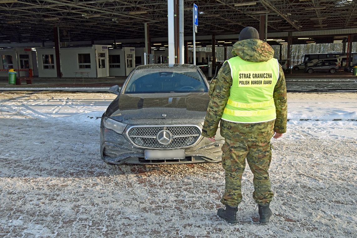 Próbowali wyjechać do Białorusi mercedesem za pół miliona. Trzej obcokrajowcy zatrzymani na granicy
