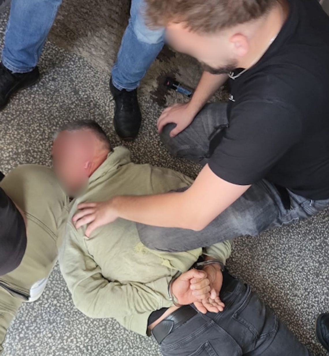 Próbowali wyłudzić ponad sto tysięcy złotych "na maklera giełdowego". Zatrzymani dwaj Ukraińcy