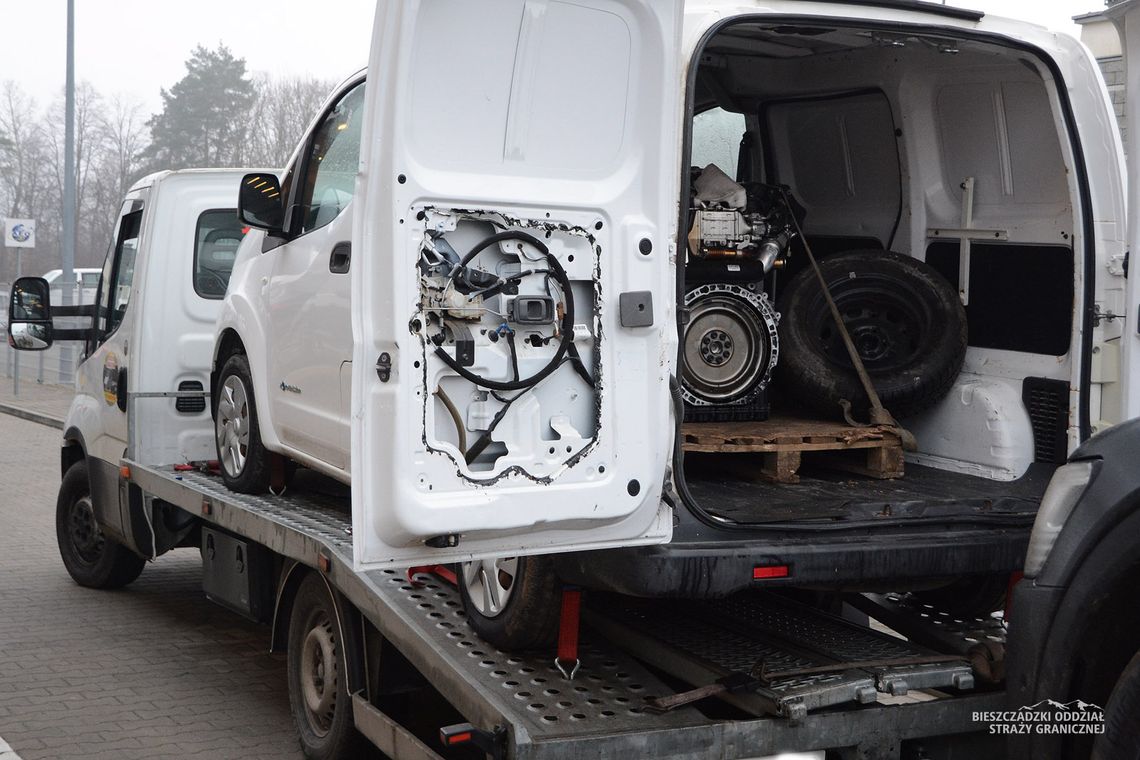 Próbowali wywieźć z Polski części ze skradzionych samochodów. Dwa zatrzymania na granicy z Ukrainą Próbowali wywieźć z Polski części ze skradzionych samochodów. Dwa zatrzymania na granicy z Ukrainą