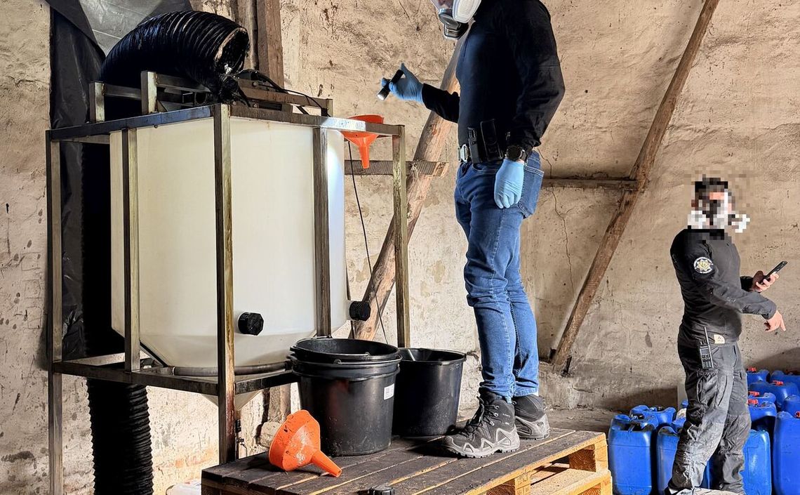 Profesjonalne laboratorium narkotyków zlikwidowane. Zabezpieczono towar wart 14,5 miliona złotych Profesjonalne laboratorium narkotyków zlikwidowane. Zabezpieczono towar wart 14,5 miliona złotych