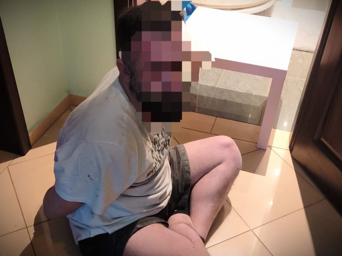 Profesjonalni złodzieje obrabiali markety w całej Polsce. Ukradli alkohol wart setki tysięcy złotych Profesjonalni złodzieje obrabiali markety w całej Polsce. Ukradli alkohol wart setki tysięcy złotych