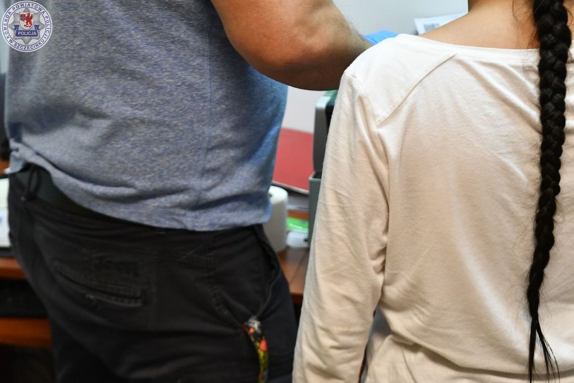 Prosiły o jedzenie. Starsza pani wpuściła dwie kobiety z dzieckiem, wyszły z jej pieniędzmi