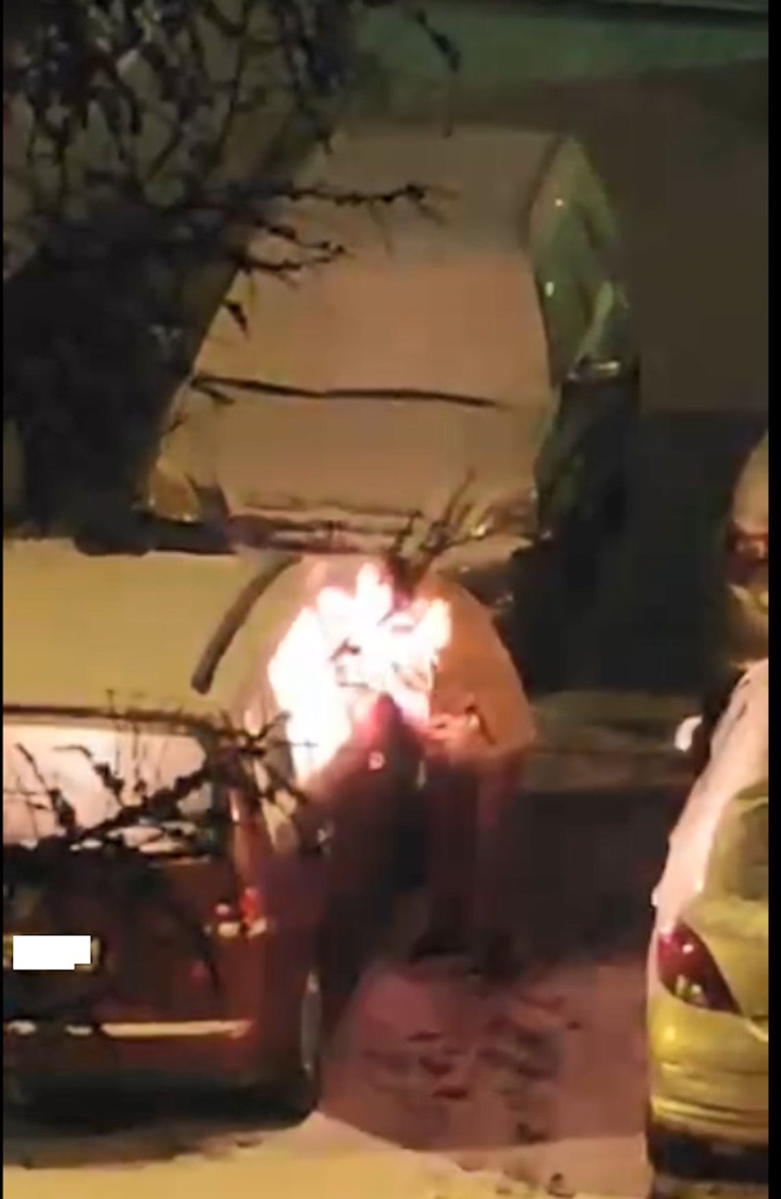 Przejechał 400 kilometrów, żeby podpalić auto byłej. Ogień objął jeszcze trzy inne pojazdy Przejechał 400 kilometrów, żeby podpalić auto byłej. Ogień objął jeszcze trzy inne pojazdy