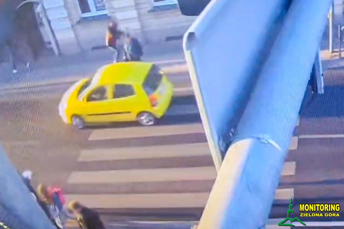 Przejechał na czerwonym, a potem przed nogami pieszego na przejściu. Mężczyzna pożegnał się za to z prawkiem