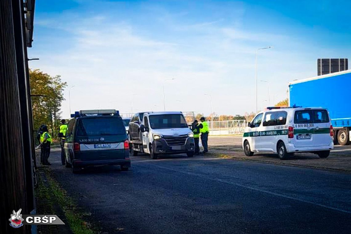 Przemycał busem ponad 4 kg kokainy z Niemiec. Narkotyki były ukryte w podszybiu [FOTO]