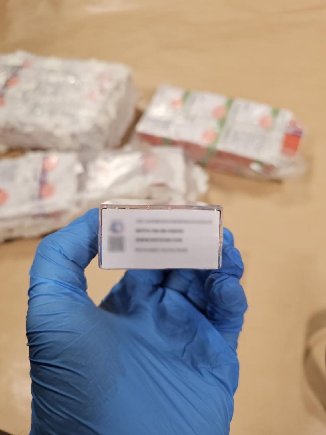 Przemycali narkotyki z Holandii paczkami kurierskimi. Policjanci zatrzymali trzech mężczyzn Przemycali narkotyki z Holandii paczkami kurierskimi. Policjanci zatrzymali trzech mężczyzn