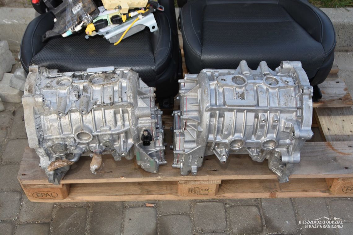 Przemyt "pociętych" aut w Medyce. Straż Graniczna zatrzymała 25-letnią obywatelkę Ukrainy Przemyt "pociętych" aut w Medyce. Straż Graniczna zatrzymała 25-letnią obywatelkę Ukrainy