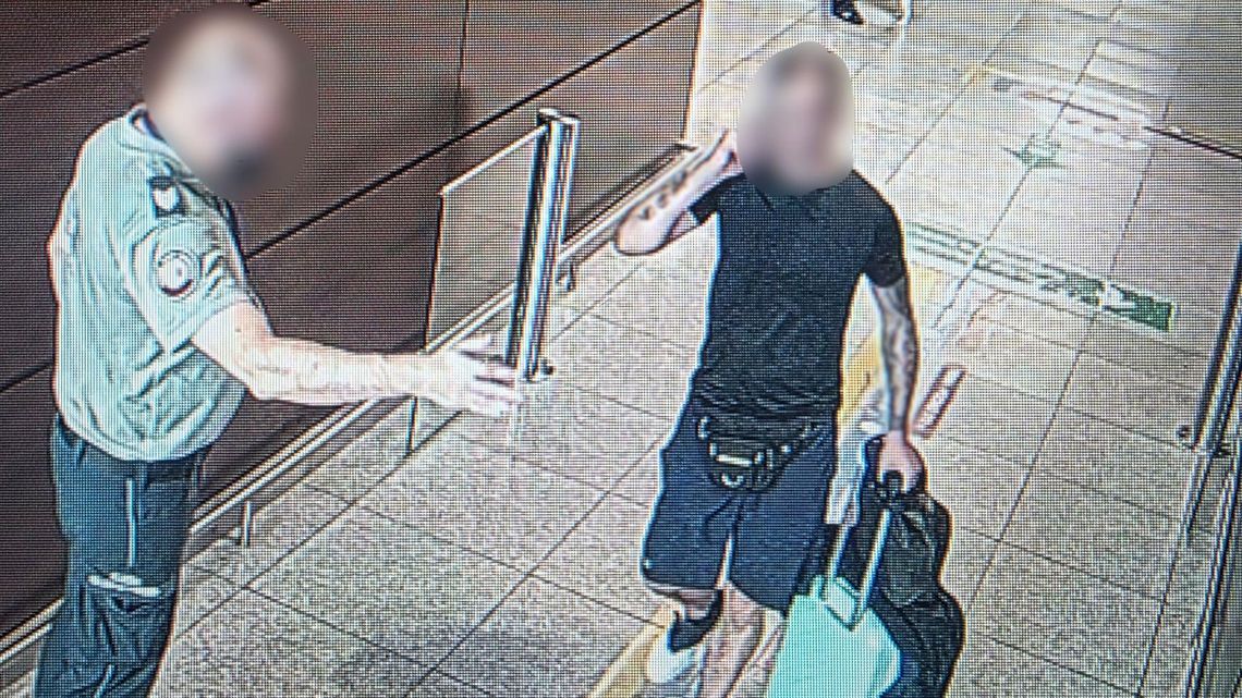 Przemytnik zatrzymany na lotnisku. Połknął blisko kilogram kokainy. ZDJĘCIA