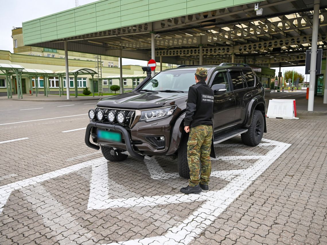 Przerobiony VIN, fałszywe tablice i dokumenty. Toyota za 350 tys. zł zatrzymana na granicy Przerobiony VIN, fałszywe tablice i dokumenty. Toyota za 350 tys. zł zatrzymana na granicy