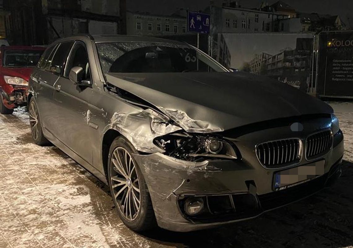 Przewoził narkotyki w BMW. Podczas kontroli chciał rozjechać policjanta i uderzył w radiowóz