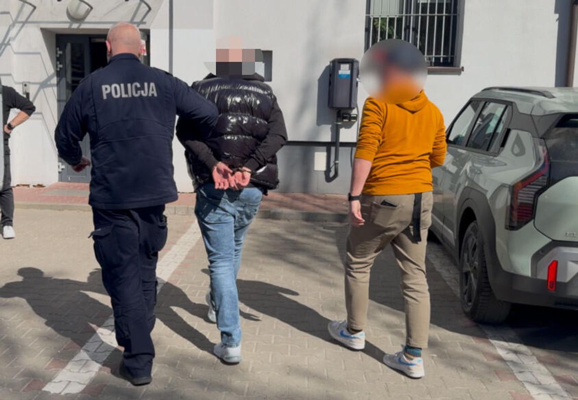 Przewrócił 16-latka, a potem kopał go po twarzy. Policjanci zatrzymali 40-letniego napastnika