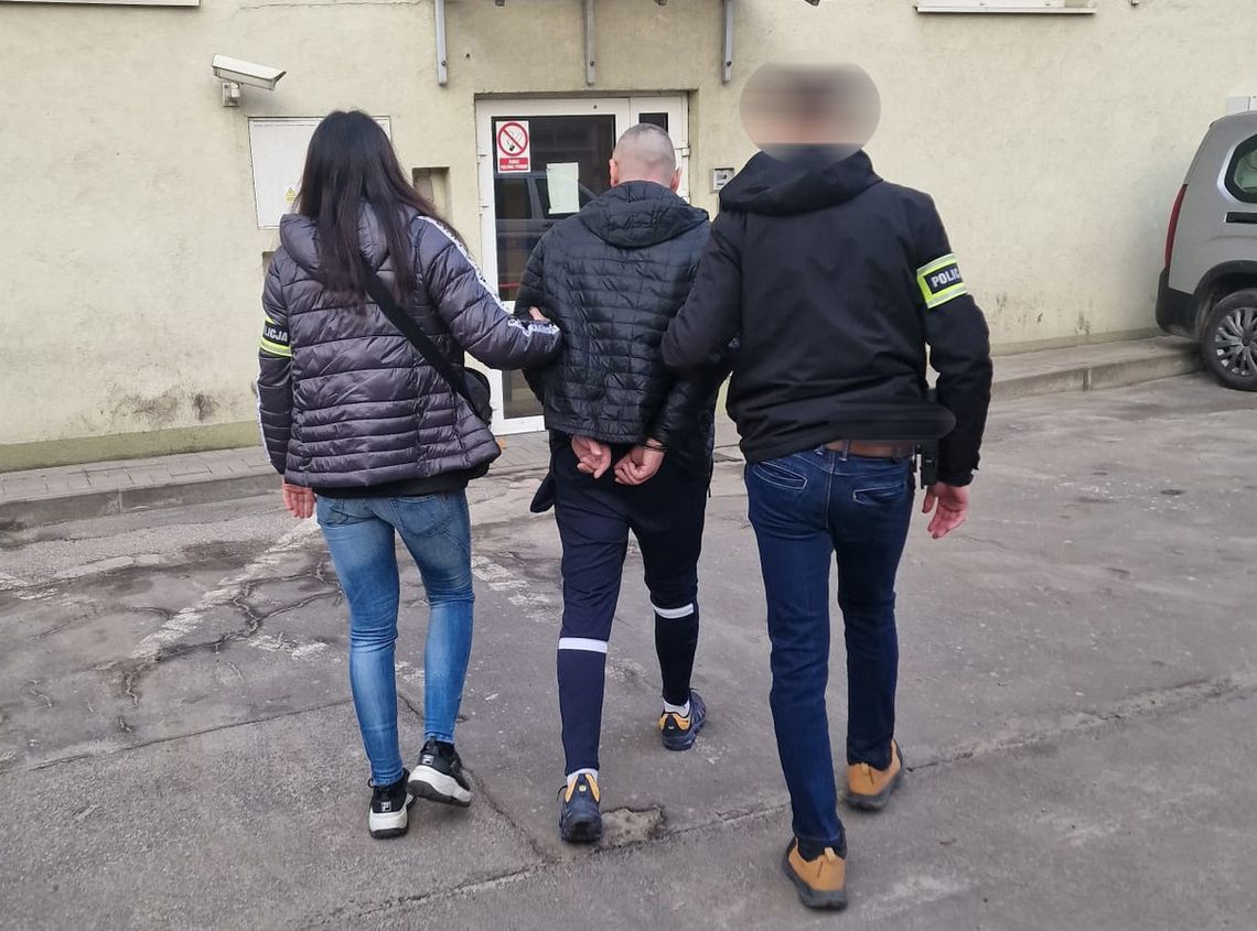 Przez 14 lat skutecznie ukrywał się przed policją. Podczas zatrzymania podawał jeszcze dane brata