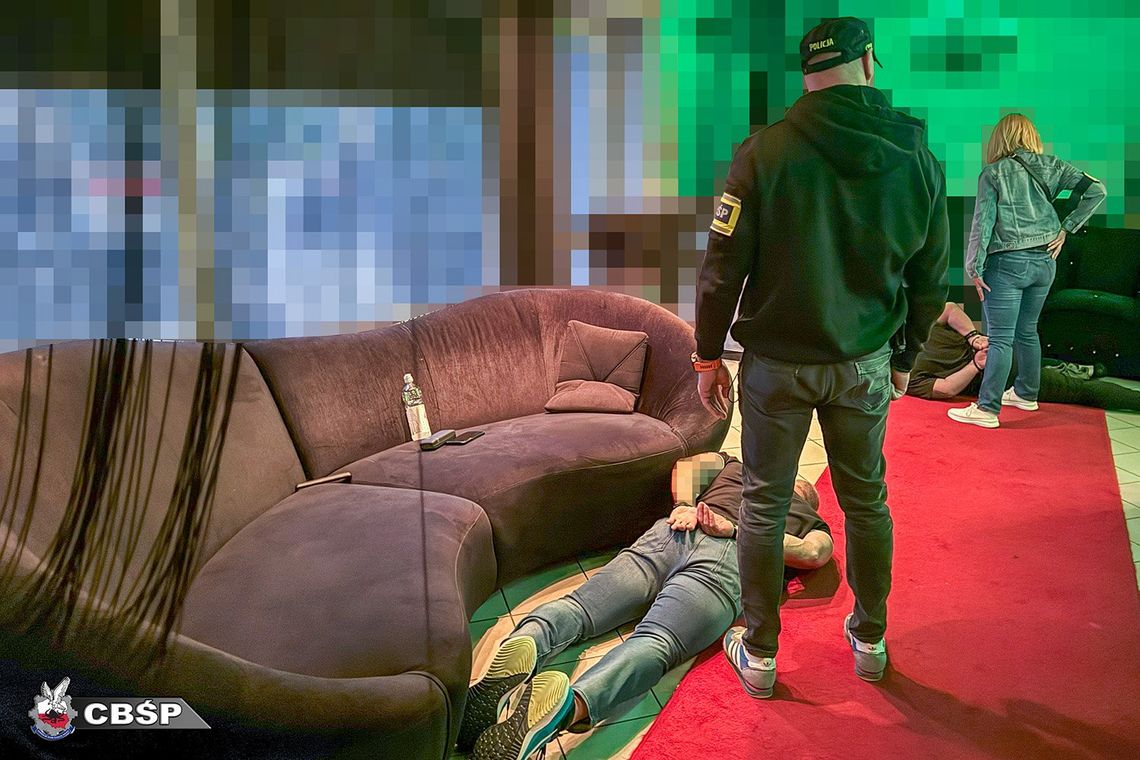 Przez blisko 30 lat żyli z cudzego nierządu. CBŚP rozbiło zorganizowany gang sutenerów