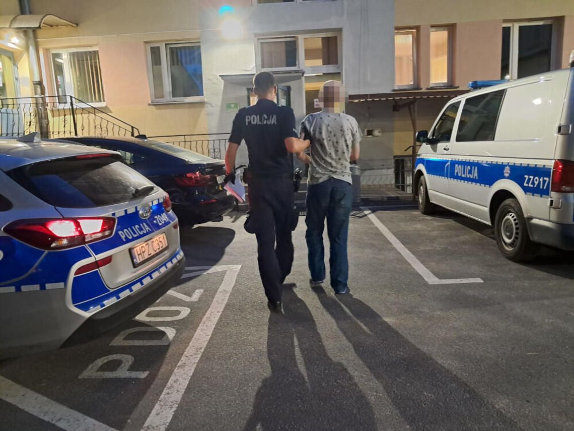 Przez cztery lata ukrywał się przed policją. Wpadł, bo pił alkohol przed sklepem Przez cztery lata ukrywał się przed policją. Wpadł, bo pił alkohol przed sklepem