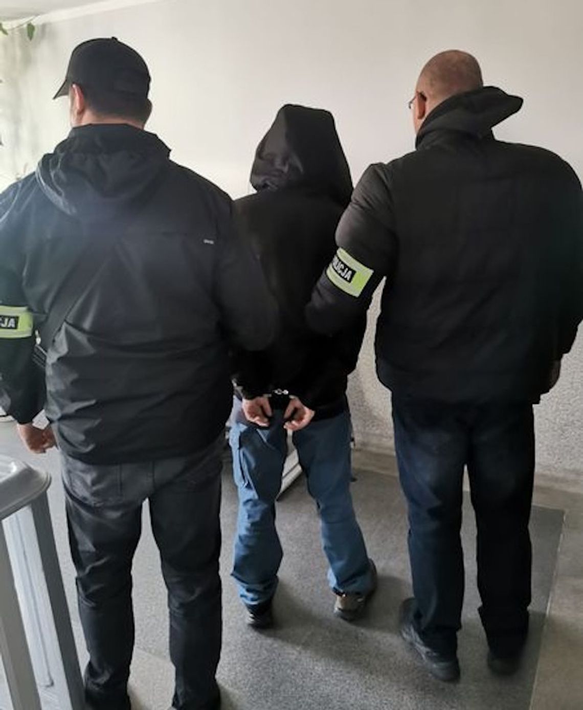 Przez dziesięć lat żył w ukryciu. Ścigany listem gończym 41-latek zatrzymany przez policję