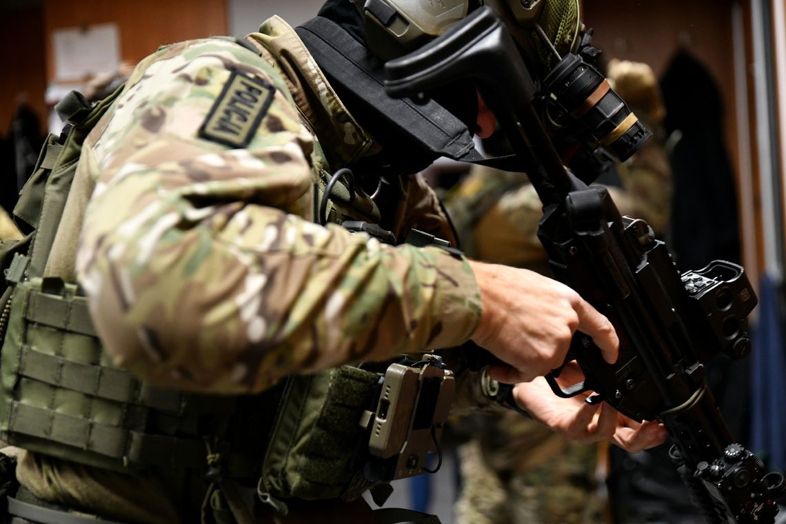 Przez kilka miesięcy rozpracowywali siatkę dilerów. Zatrzymano 12 osób i przejęto 31 kg narkotyków Przez kilka miesięcy rozpracowywali siatkę dilerów. Zatrzymano 12 osób i przejęto 31 kg narkotyków