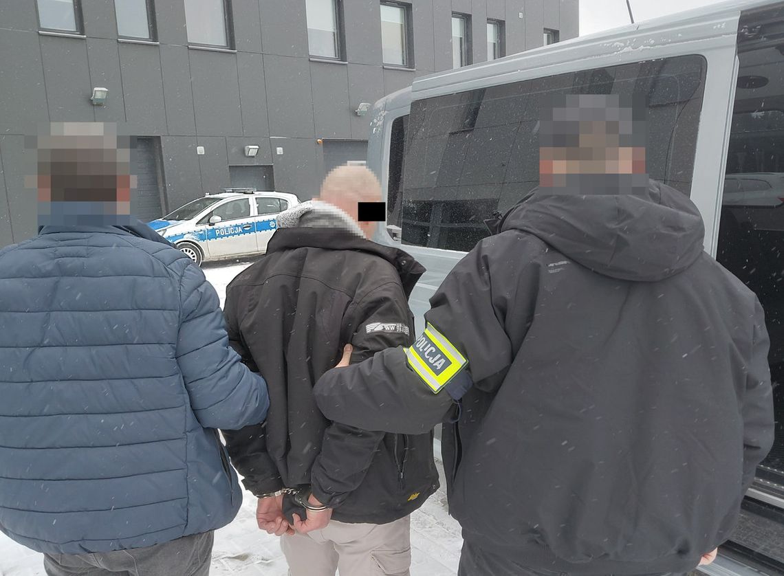 Przez kilka miesięcy skutecznie unikał policji. Funkcjonariusze wreszcie dopadli ściganego 56-latka