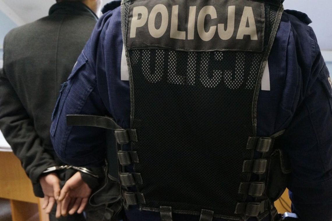 Przez pięć lat wykorzystywał seksualnie trzy nieletnie. Kryminalni zatrzymali 74-letniego zboczeńca