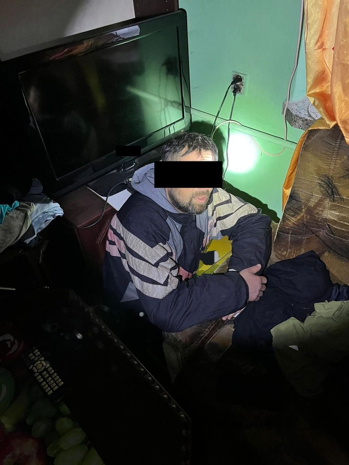 Przez siedem miesięcy ukrywał się przed rodziną w lesie. Wpadł podczas włamania do domu Przez siedem miesięcy ukrywał się przed rodziną w lesie. Wpadł podczas włamania do domu