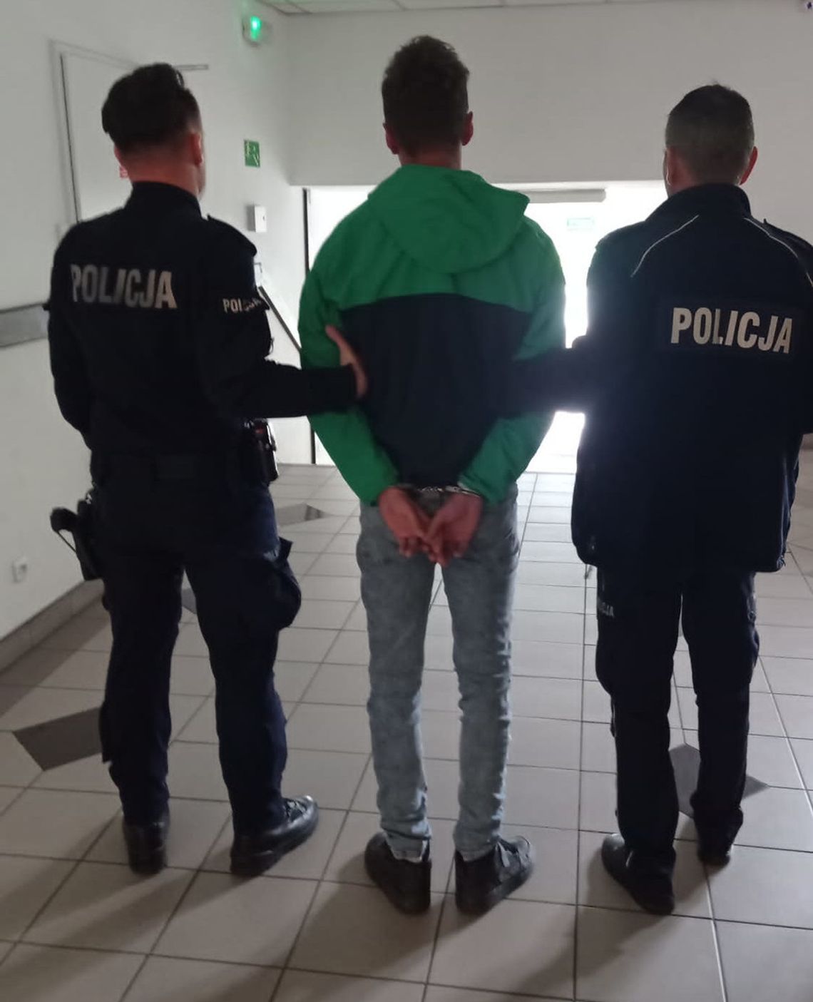 Przez sześć lat ukrywał się przed policją. Wpadł, bo pił piwo w miejscu publicznym