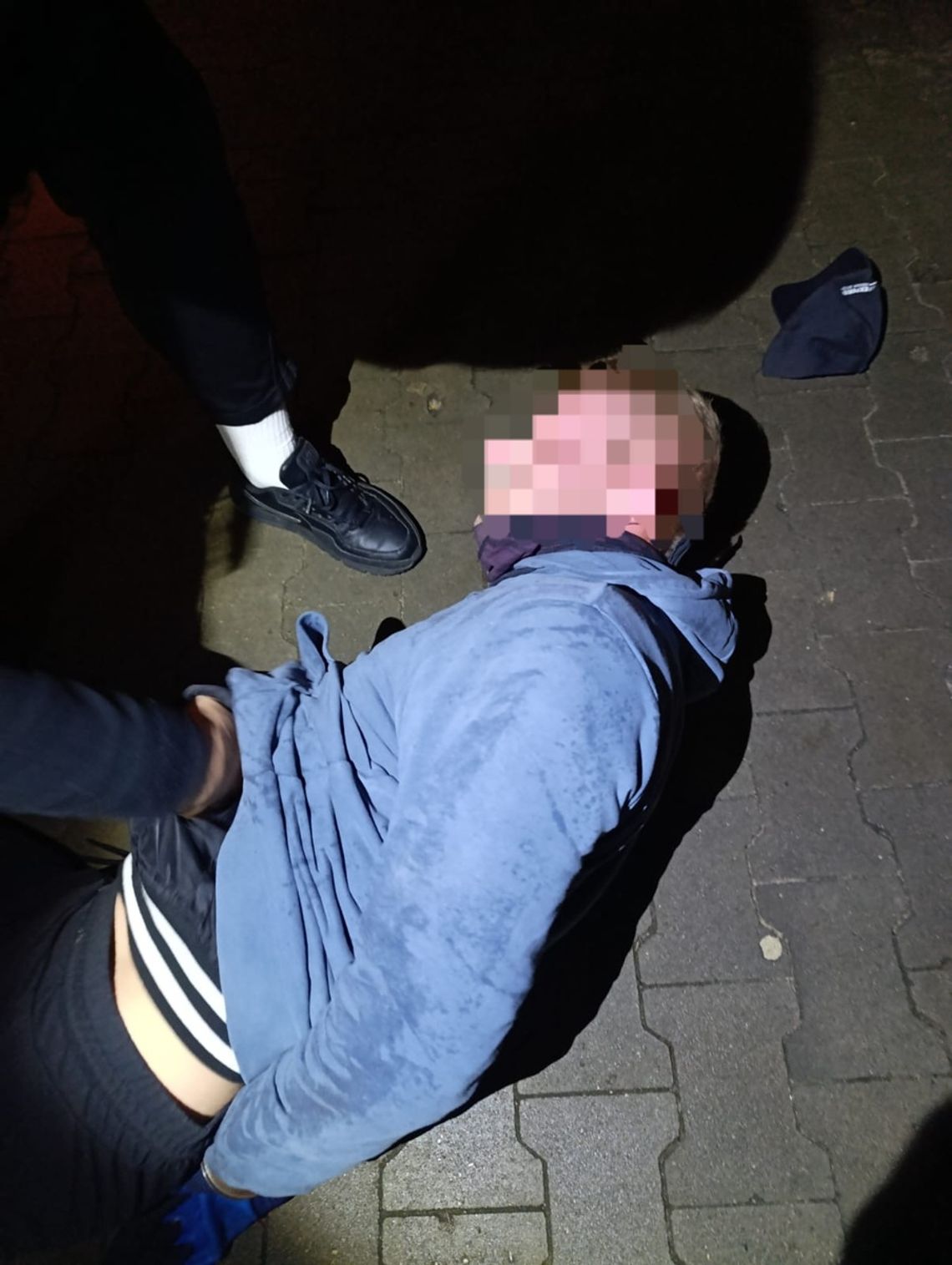 Przy pomocy łomu próbowali obrabować paczkomat. Włamywacze wpadli na gorącym uczynku