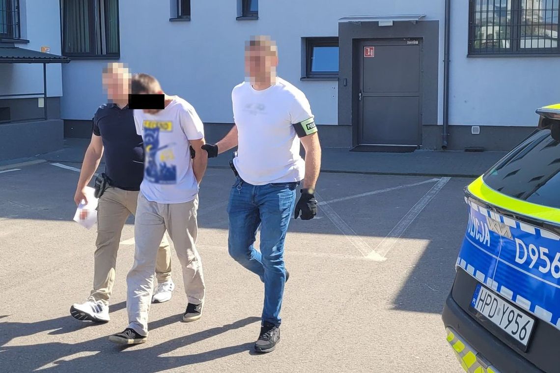 Przyjeżdżał z innego miasta sprzedawać narkotyki. Po zatrzymaniu zarzekał się, że z kimś go mylą