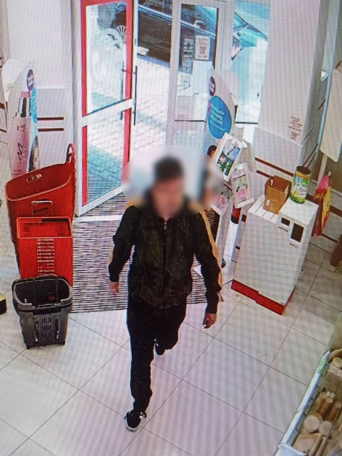 Przyłapany złodziej wbił ochroniarzowi nóż w brzuch. Policjanci zatrzymali go godzinę po ataku Przyłapany złodziej wbił ochroniarzowi nóż w brzuch. Policjanci zatrzymali go godzinę po ataku