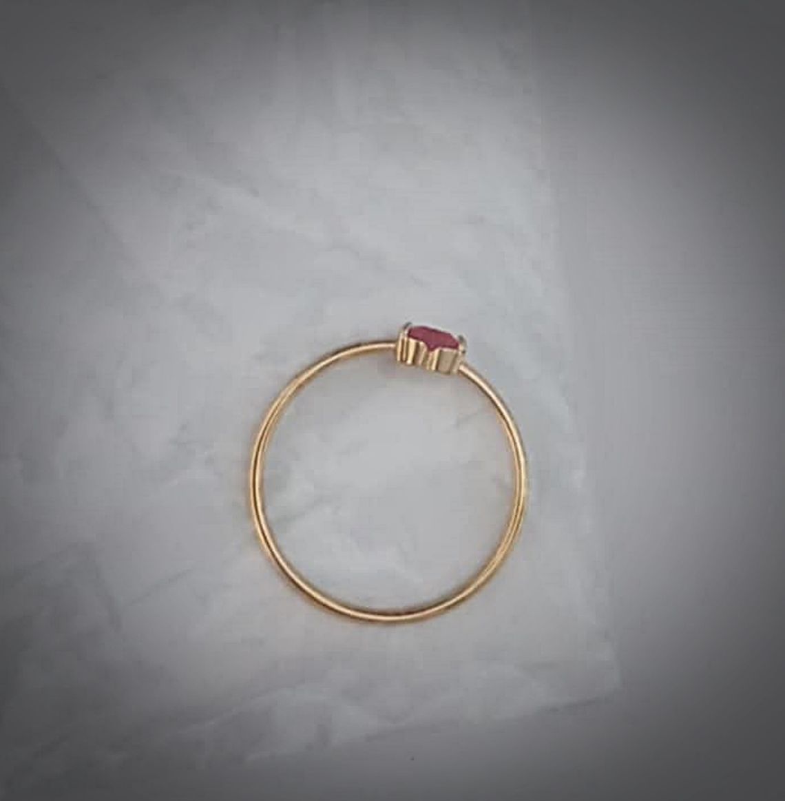 Przymierzyła złoto, zostawiła tombak. W domu złodziejki policja odkryła kolejną "niespodziankę"