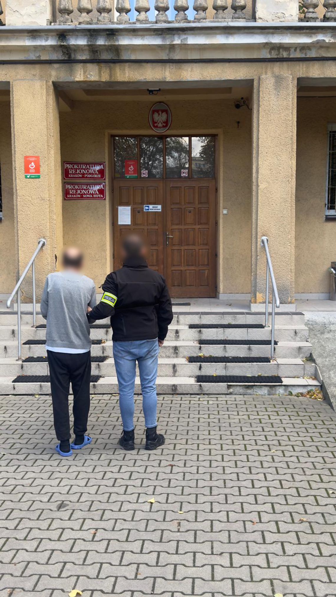 Przyszedł do szpitala z trzema nożami i szukał lekarki. Mężczyzna powstrzymany przez ochronę