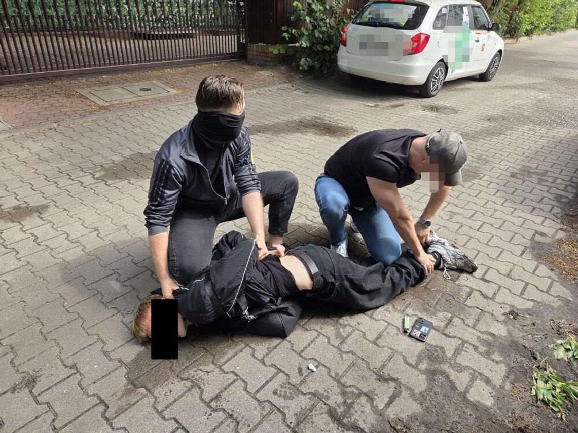 Przyszedł po 80 tysięcy od seniora. 19-latek z Ukrainy wpadł w policyjną zasadzkę Przyszedł po 80 tysięcy od seniora. 19-latek z Ukrainy wpadł w policyjną zasadzkę