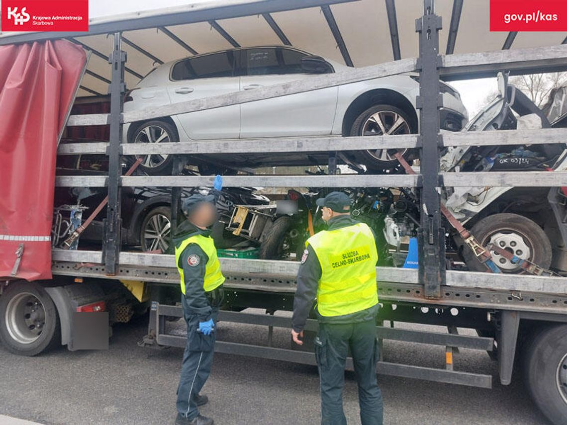 Przywiózł z Francji ciężarówkę pełną wraków i śmieci. Wmawiał, że to używane samochody