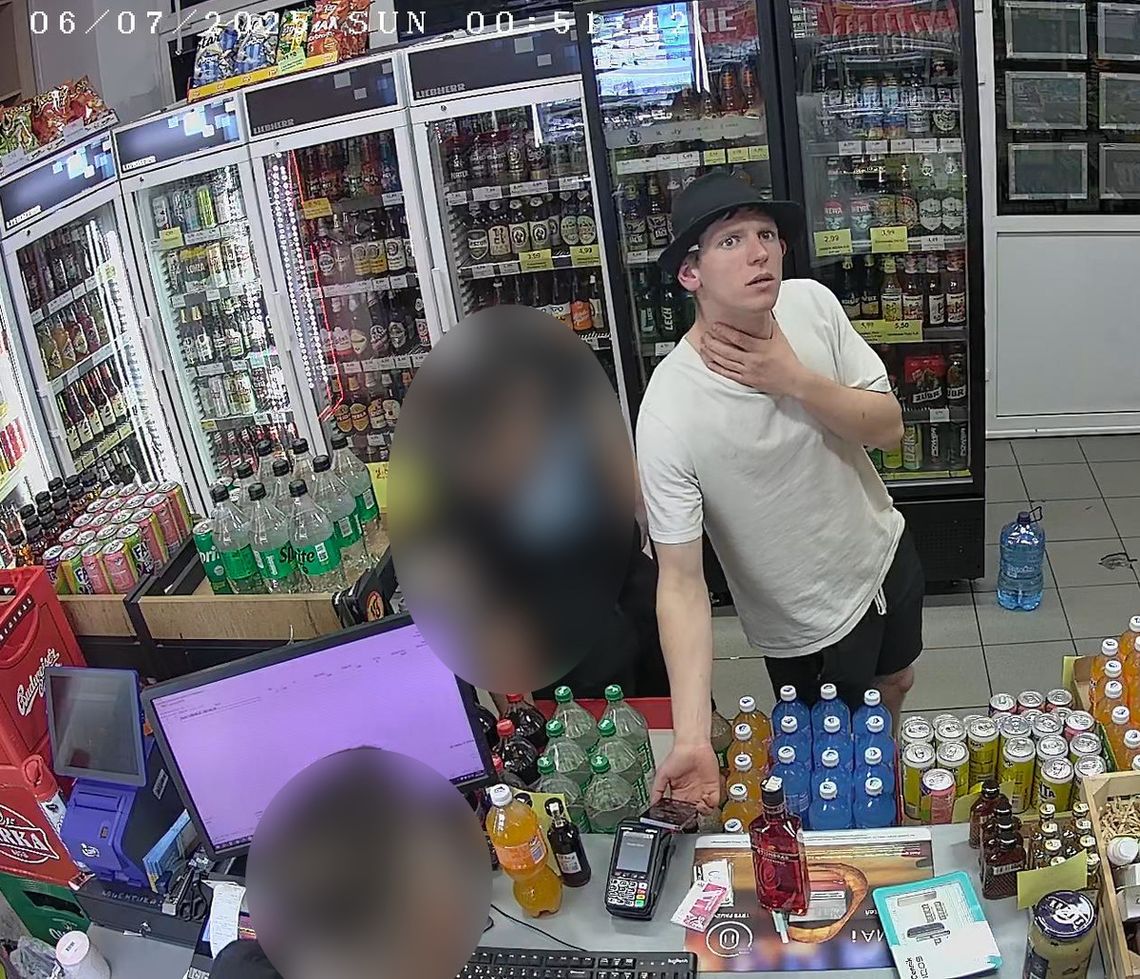 Przywłaszczył telefon i płacił nim w sklepie. Policja opublikowała zdjęcia złodzieja i prosi o pomoc Przywłaszczył telefon i płacił nim w sklepie. Policja opublikowała zdjęcia złodzieja i prosi o pomoc