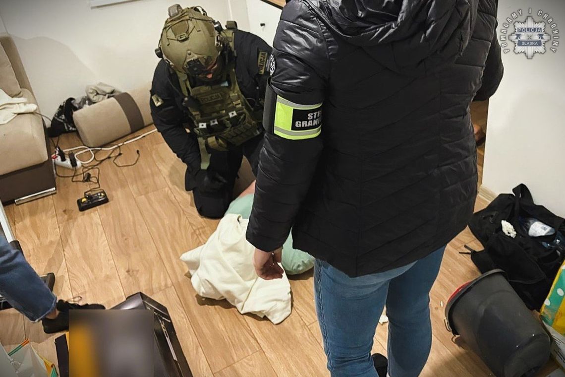 Pseudokibice przemycali imigrantów i handlowali narkotykami. Policjanci rozbili gang