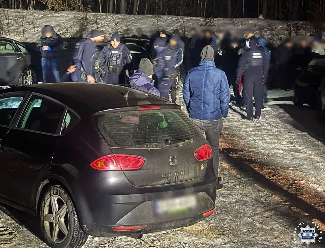 Pseudokibice zorganizowali zasadzkę na fanów innej drużyny. Policjanci zapobiegli bijatyce