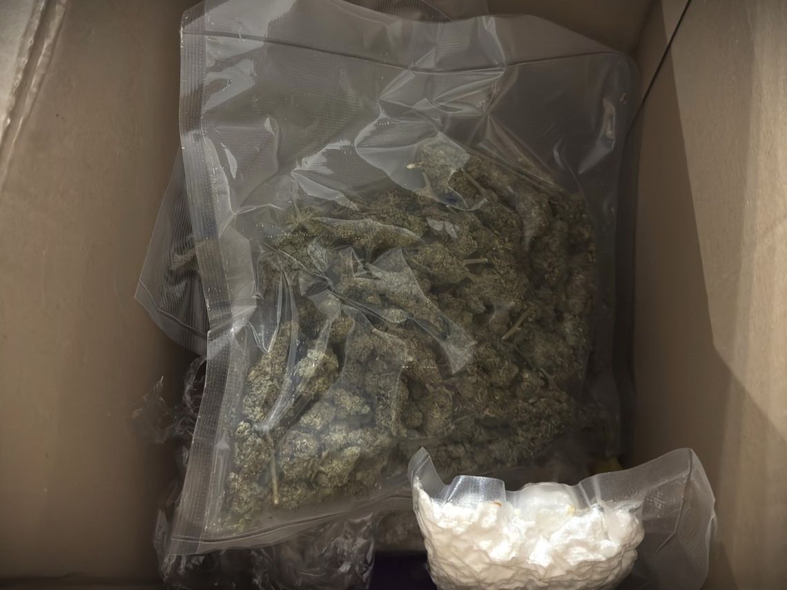 Pudełka pełne narkotyków. 51-latek miał prawie 4 kg towaru, trafił do aresztu Pudełka pełne narkotyków. 51-latek miał prawie 4 kg towaru, trafił do aresztu