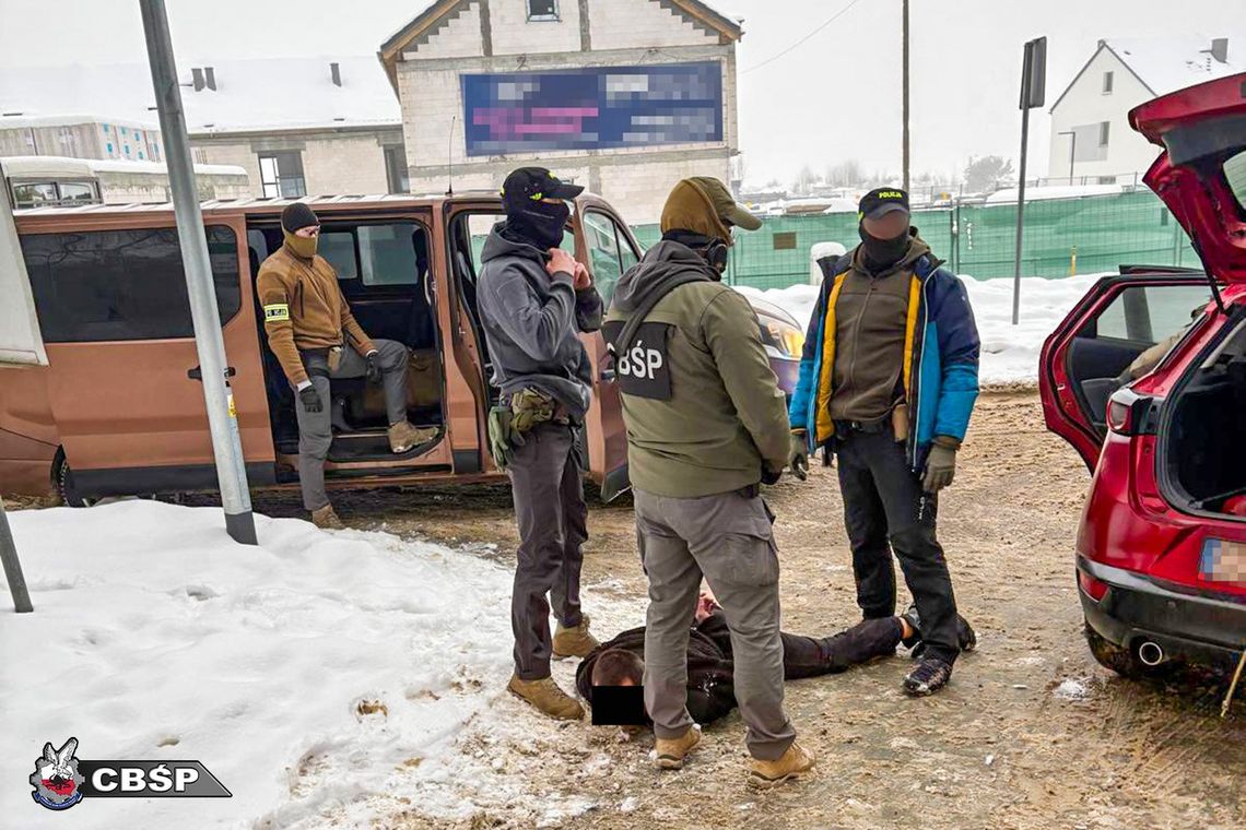 Pułapka CBŚP na autostradzie. Pościg przed dwa województwa i przejęte 50 kg marihuany