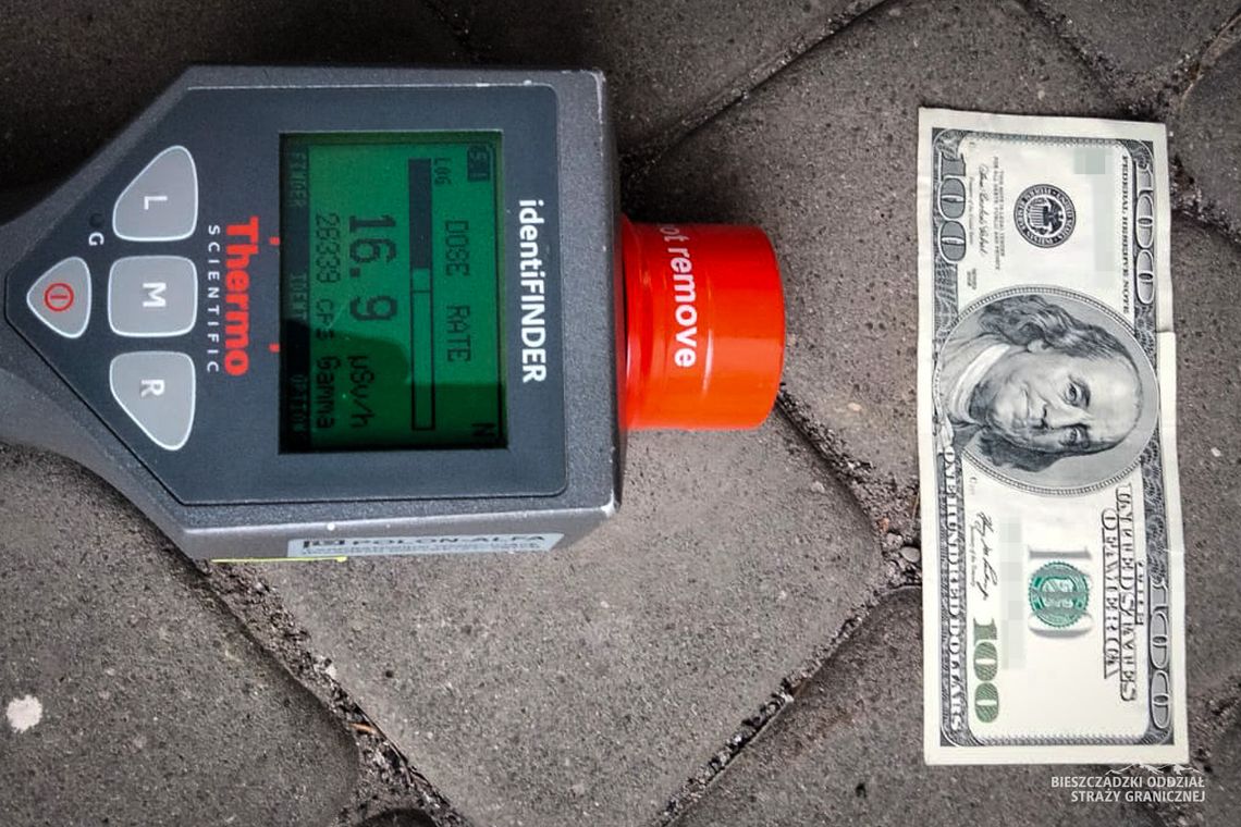 Radioaktywna studolarówka w Medyce. Bramki radiometryczne wykryły zagrożenie w bagażu Ukrainki