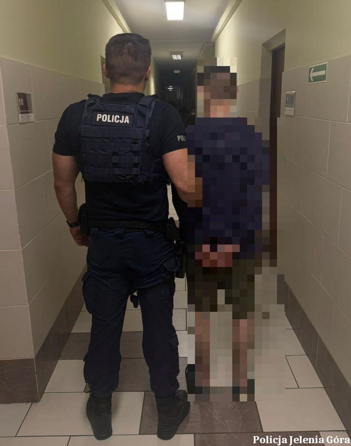 Ranił policjantów rozbitą butelką. Wcześniej miał znęcać się nad partnerką Ranił policjantów rozbitą butelką. Wcześniej miał znęcać się nad partnerką